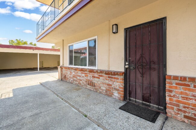 Foto del edificio - 2612 Santa Clara Ave