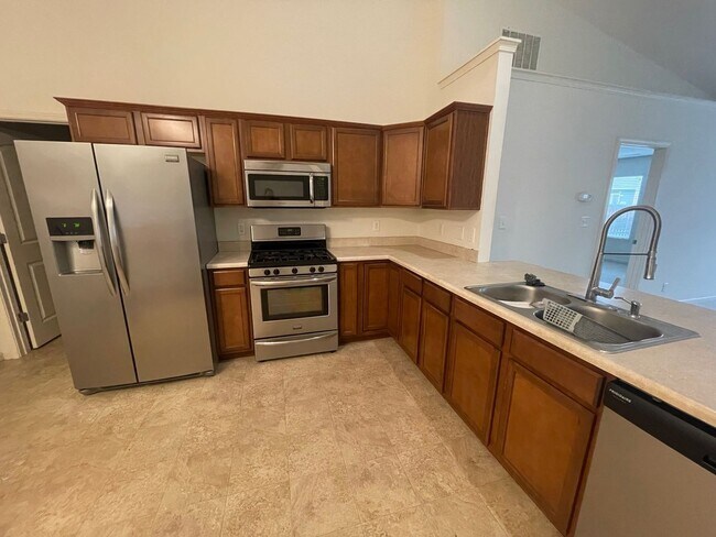 Foto del edificio - 3 Bedroom, 2 Bathroom In Lindberg Village