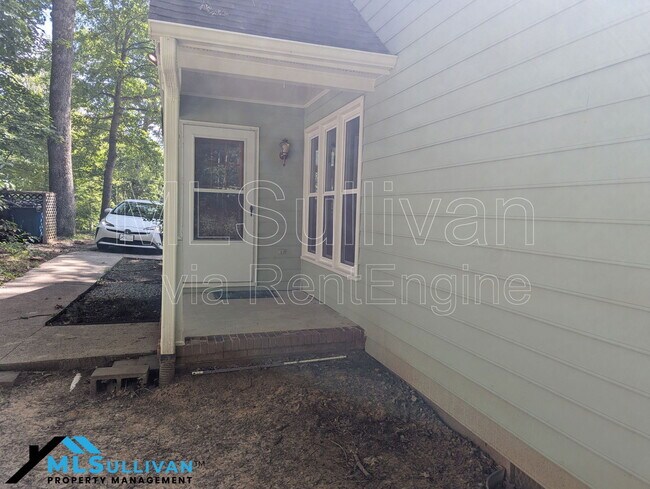 Foto del edificio - 5408 Ravenswood Pl