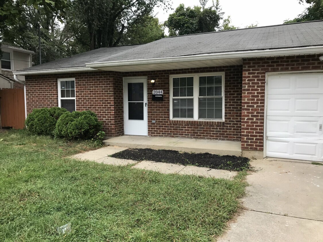 Primary Photo - 2044 3rd Ave
