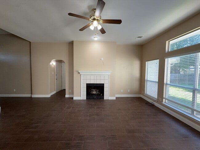 Building Photo - 317 Oak Meadow Ln