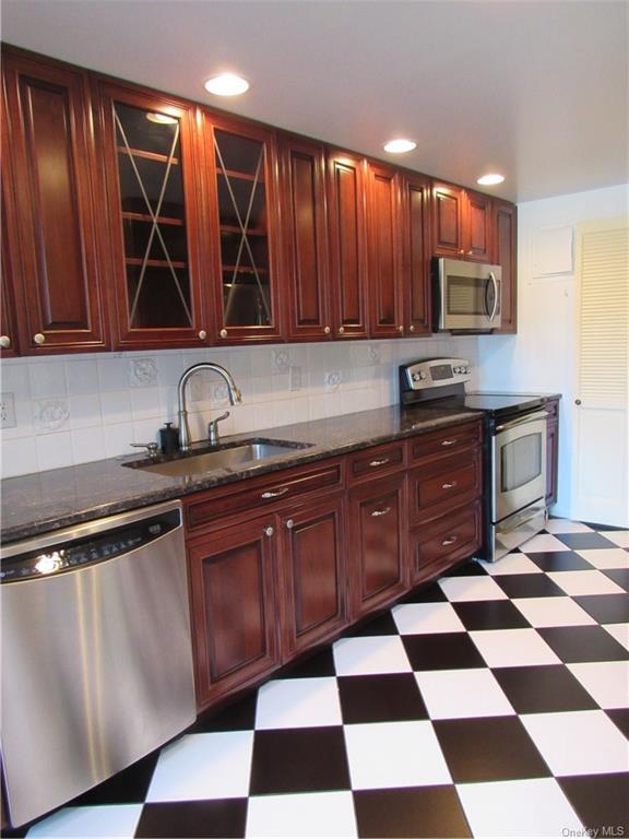 Building Photo - 400 High Point Dr