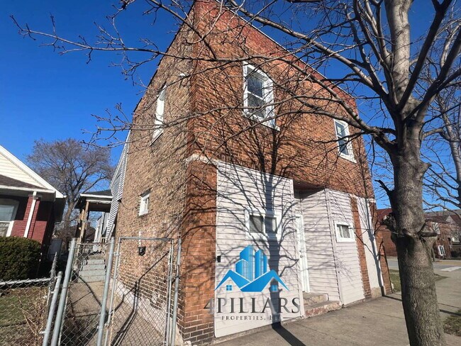 Building Photo - 3904 Deodar St