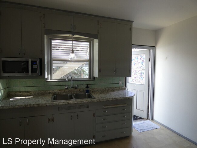 Foto del edificio - 3 br, 1 bath House - 2744 E. Jackson St.
