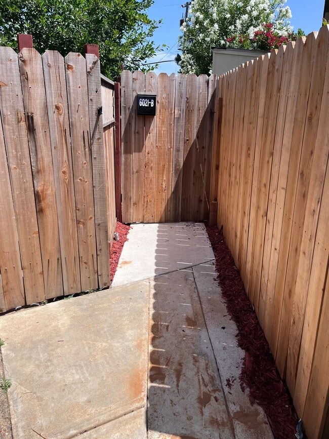 Building Photo - CHARMING ONE BEDROOM ADU NEAR FOLSOM LAKE!