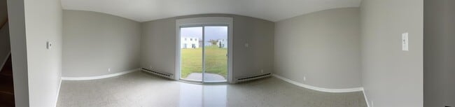 Building Photo - 11 Birchwood Dr