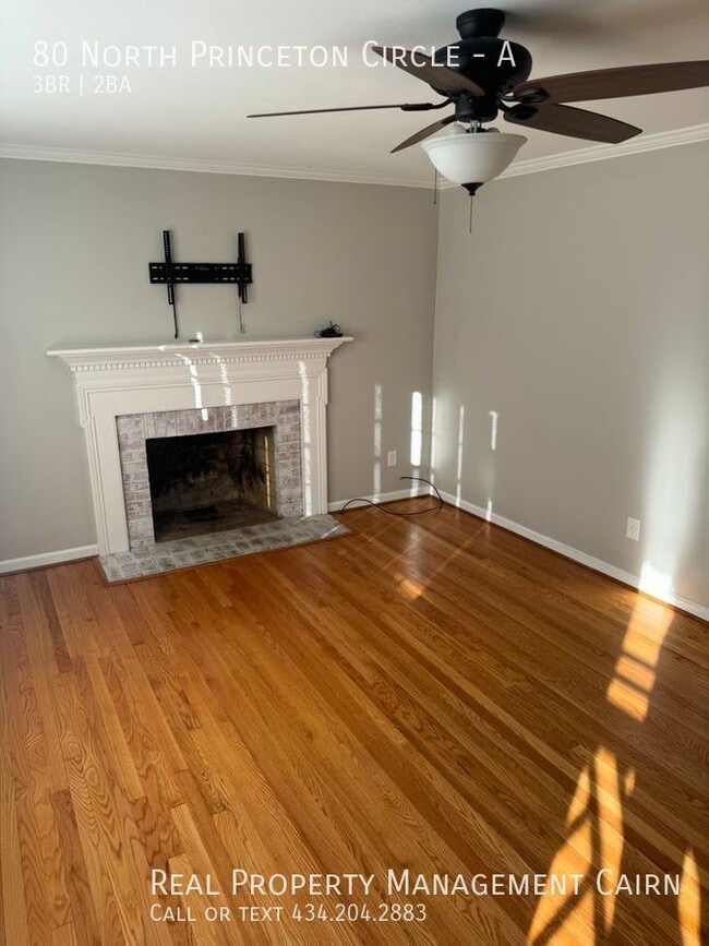 Building Photo - 3 Bedroom, 2 Bath with Screened Patio -- C...