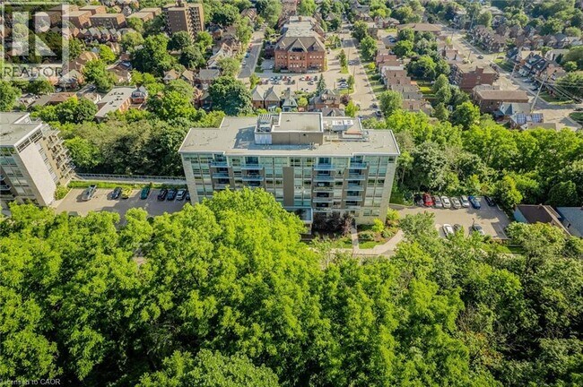 Photo du bâtiment - 479 Charlton Ave E