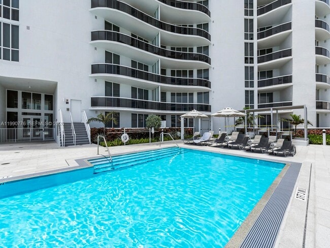 Building Photo - 15901 Collins Ave