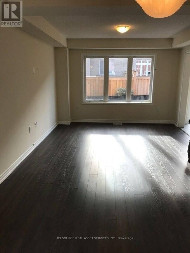 Building Photo - 570 Laking Terrace