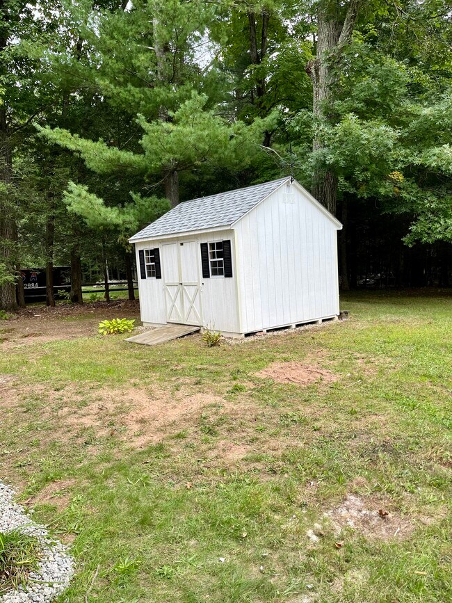 Building Photo - 196 Forest Ln
