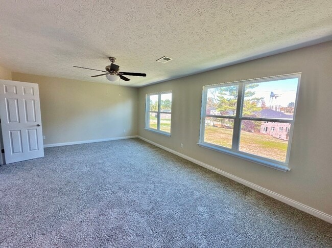 Building Photo - 202 Dixon Cir