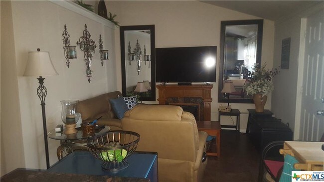 Foto del edificio - 266 Meadow Lake Dr