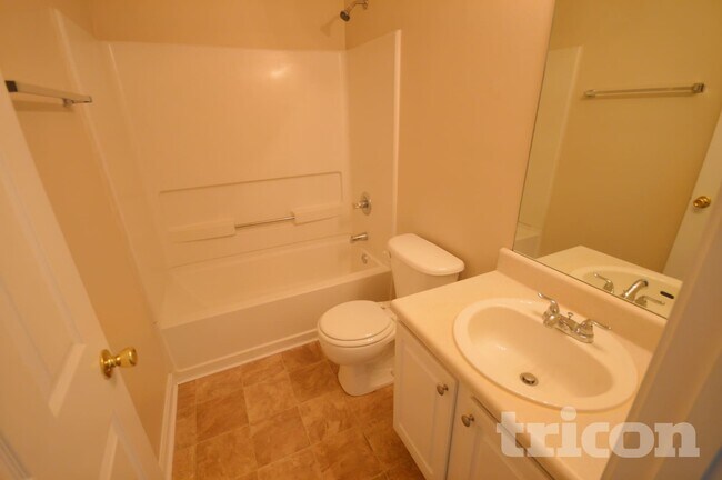 Foto del edificio - 45 Creekview Blvd