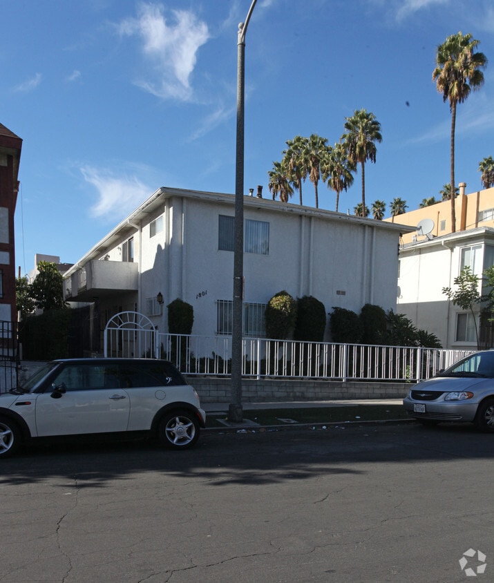 Foto del edificio - 1801 N Harvard Blvd
