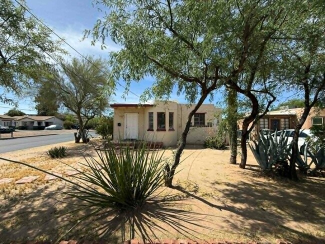 Foto del edificio - 3574 E Bellevue St