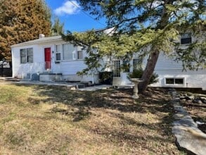 Building Photo - 257 Hillcrest Ave