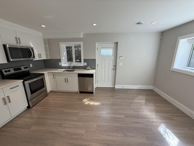 Building Photo - 3842 Emerald Dr
