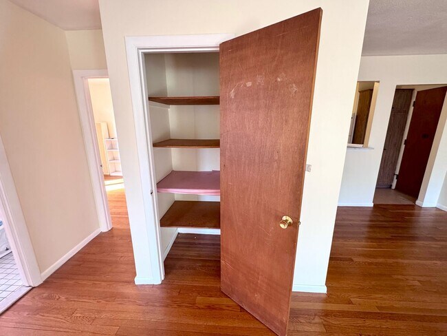 Building Photo - 2 BED WITH 1 PARKING SPOT, HEAT & HOT WATER INCLUDED - NO BROKER FEE!