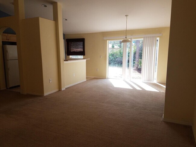 Foto del edificio - Beautiful Home Off of Sunshine Blvd Lehigh...