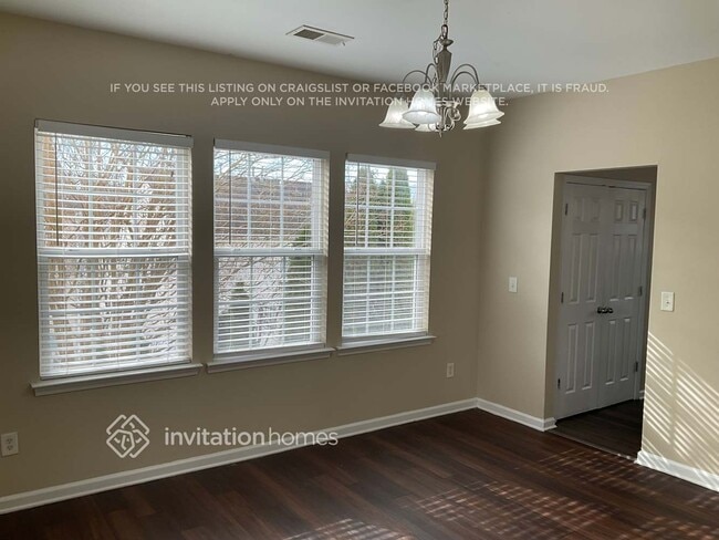 Foto del edificio - 12224 Palomar Dr