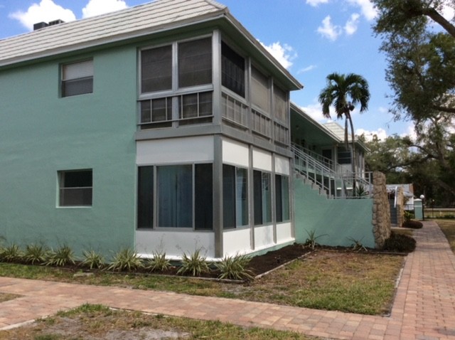 Corner Unit - 3225 E Riverside Dr