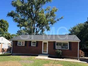 Building Photo - 216 Nancy Dr NW