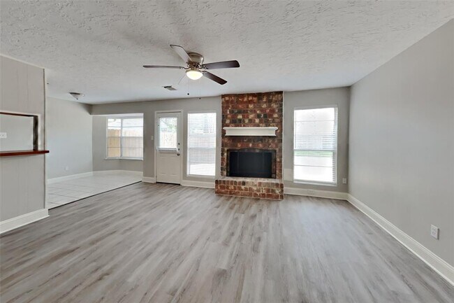 Building Photo - 2043 Shadow Rock Dr