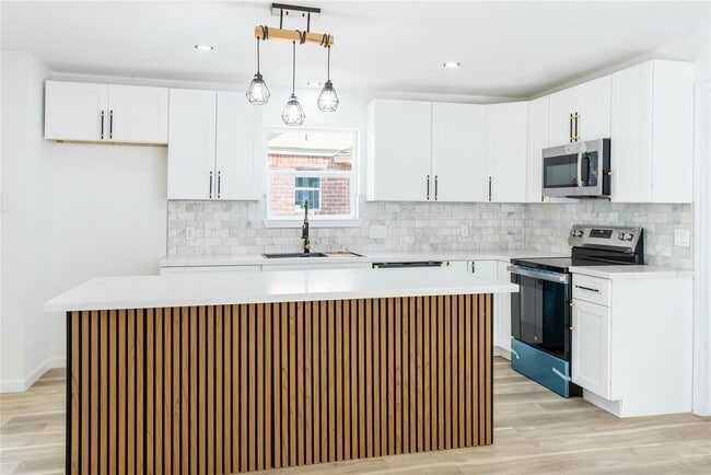 Foto del edificio - 1011 Crossfield Dr