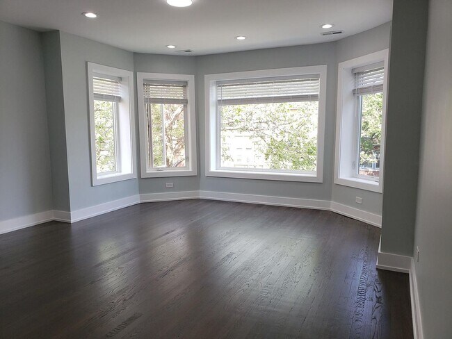 Building Photo - 5452 N Christiana Ave