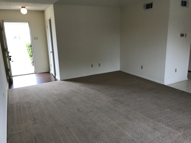 Building Photo - Duplex