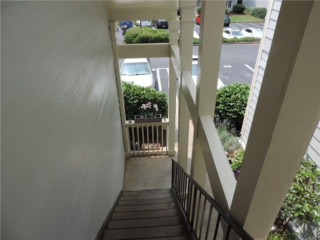 Building Photo - 68 Springhedge Ct St