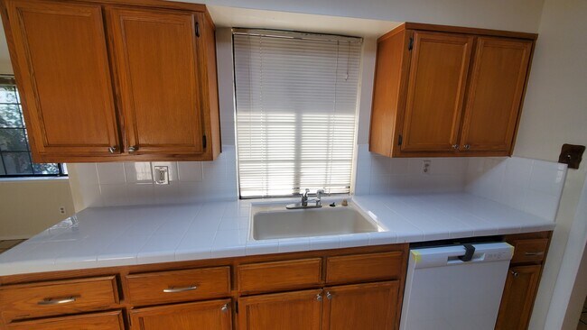 Foto del edificio - 7091 Wilshire Cir
