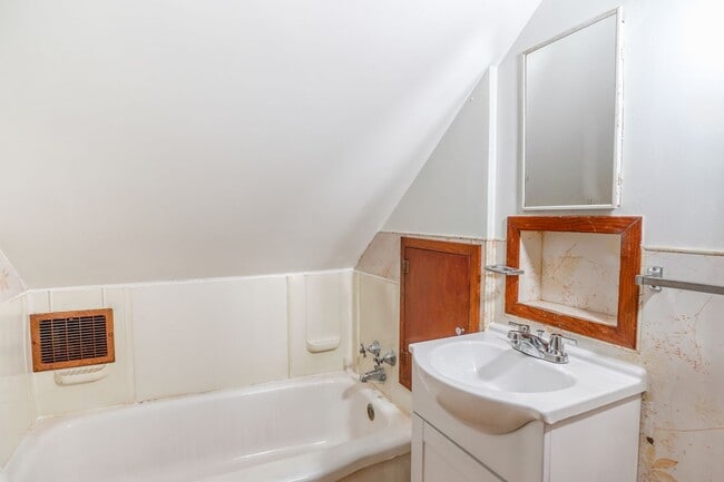 Building Photo - 2200 SR 26 W - WW