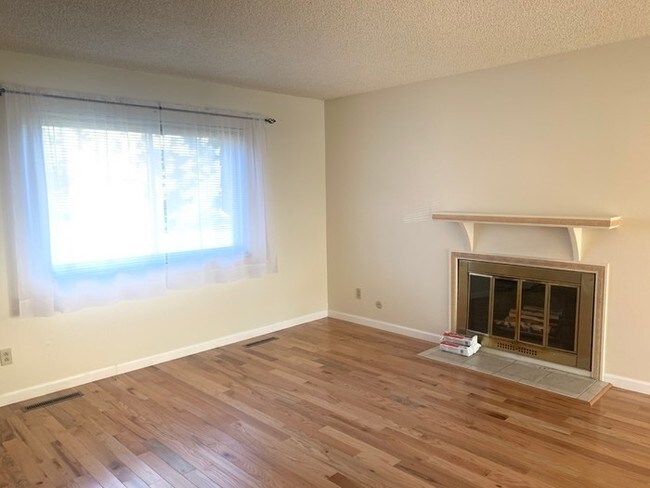 Building Photo - Beautiful Condo in Colorado Springs