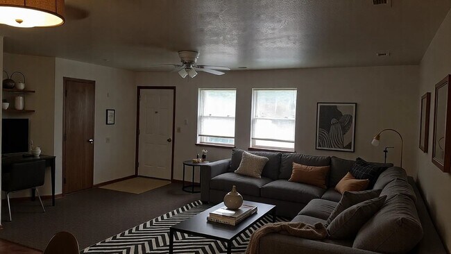Foto del edificio - Hollister Half Duplex