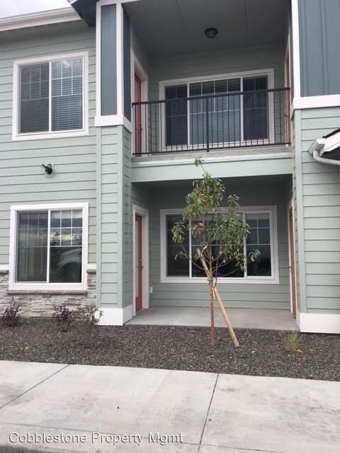 Foto del edificio - 1655 N Madderlake Ave