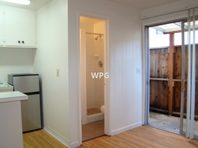Building Photo - 772 Live Oak Ave