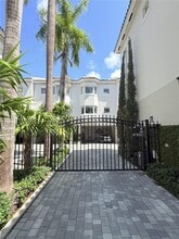 Building Photo - 261 Navarre Ave