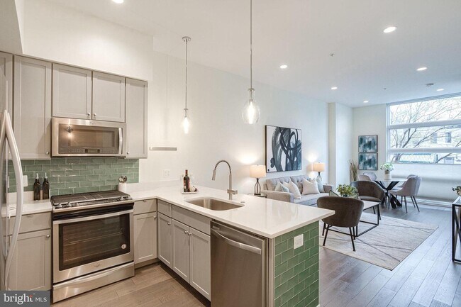 Foto del edificio - 3227 Sherman Ave NW