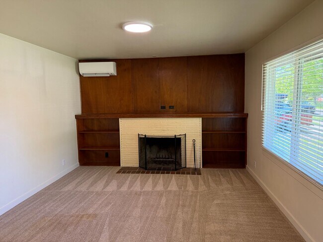 Foto del edificio - Updated 2 bedroom 1 bathroom house in Eugene!