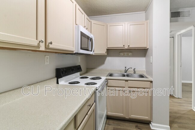 Foto del edificio - 1605 N Willow Rd