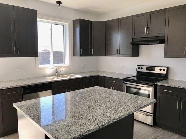 Building Photo - Spacious 4-Bedroom Family Home * North Lon...