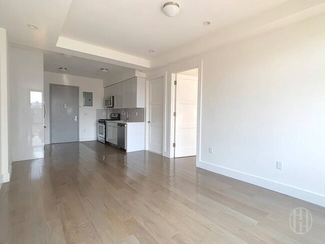 Foto del edificio - 399 E 8th St