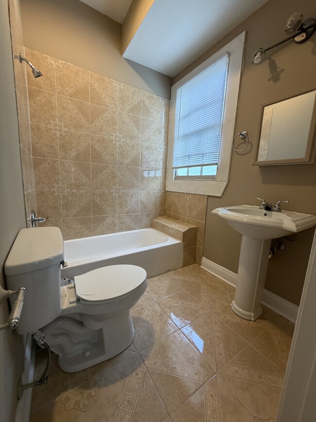 Bathroom1 - 1910 Esplanade Ave