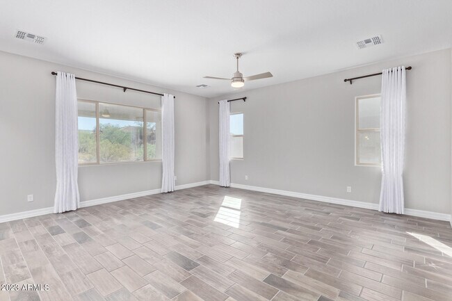 Building Photo - 18335 W Summer Haven Dr