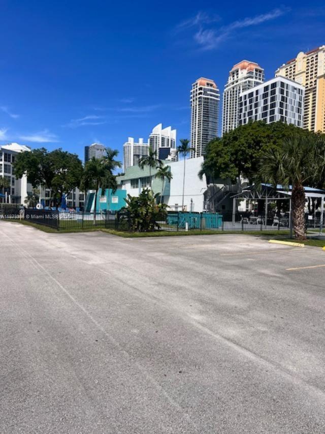 Foto del edificio - 17620 Atlantic Blvd