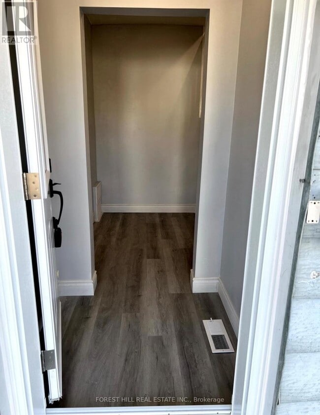 Building Photo - 16 Nassau St