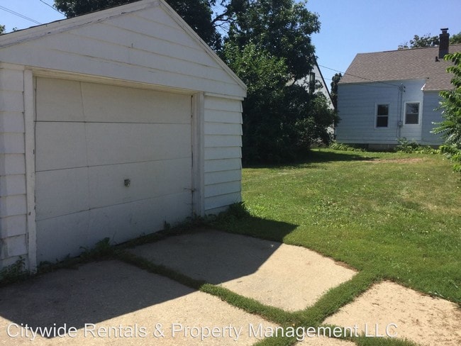 Building Photo - 3 br, 1 bath House - 3878 N 60th St