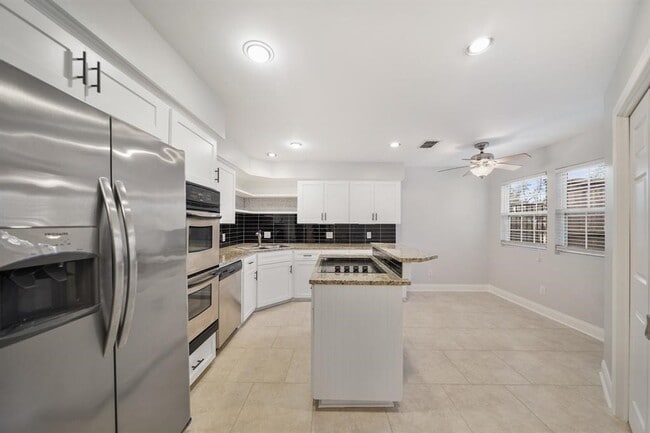 Foto del edificio - 11018 Francoise Blvd